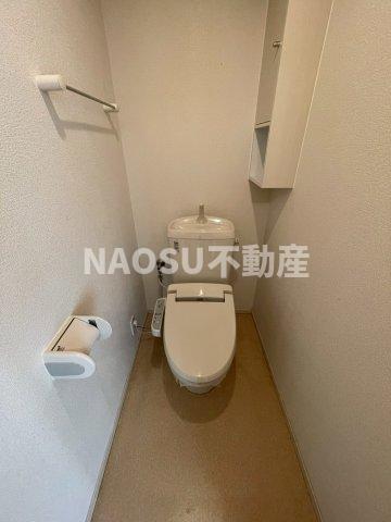 トイレ　落ち着いた色調のトイレです