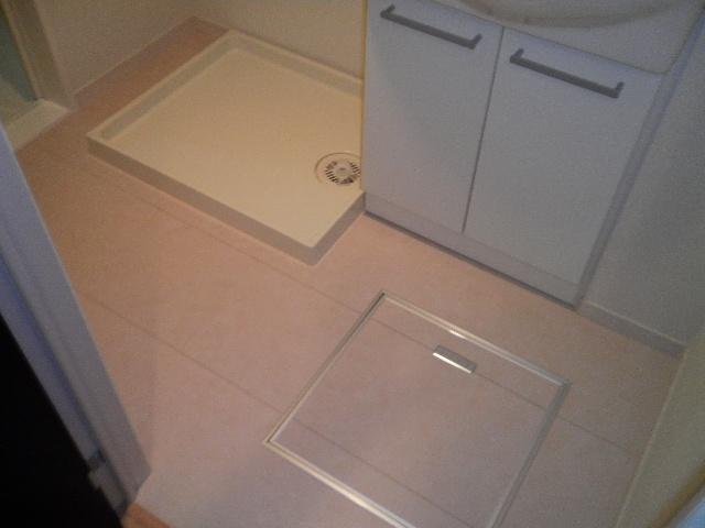 洗面設備　清潔感のある洗面脱衣所