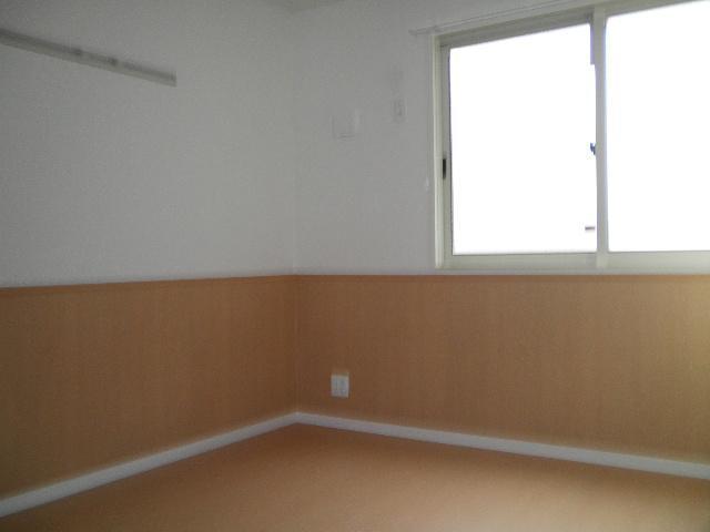 居室・リビング　明るい色合いが優しい雰囲気のフローリング