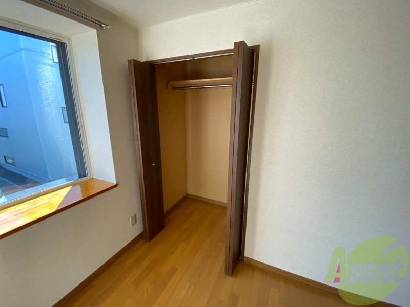 収納　クローゼットは奥行きもあり、荷物が多い方でも安心です。