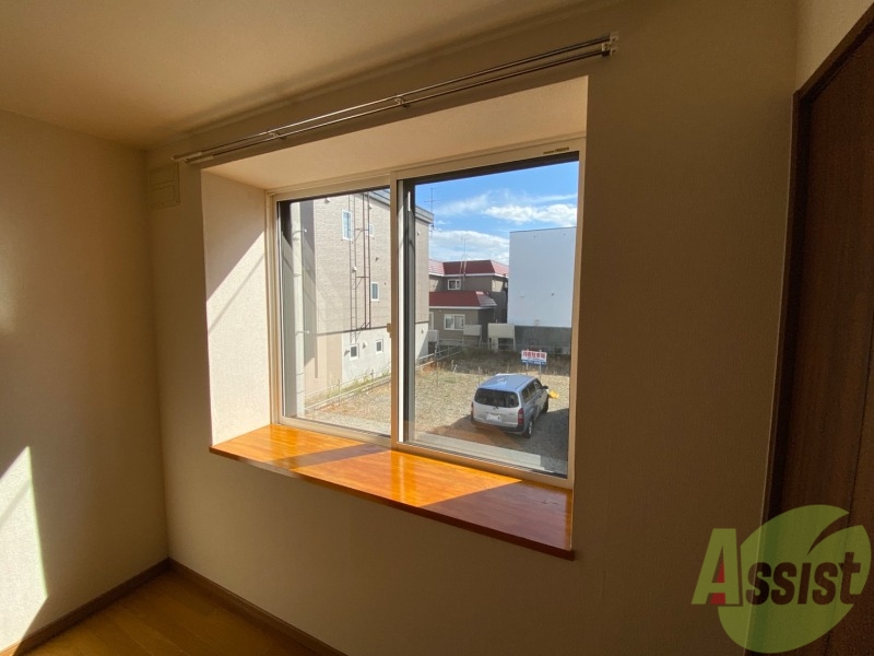 バルコニー　出窓になっていました！植物も置けそうですね～。