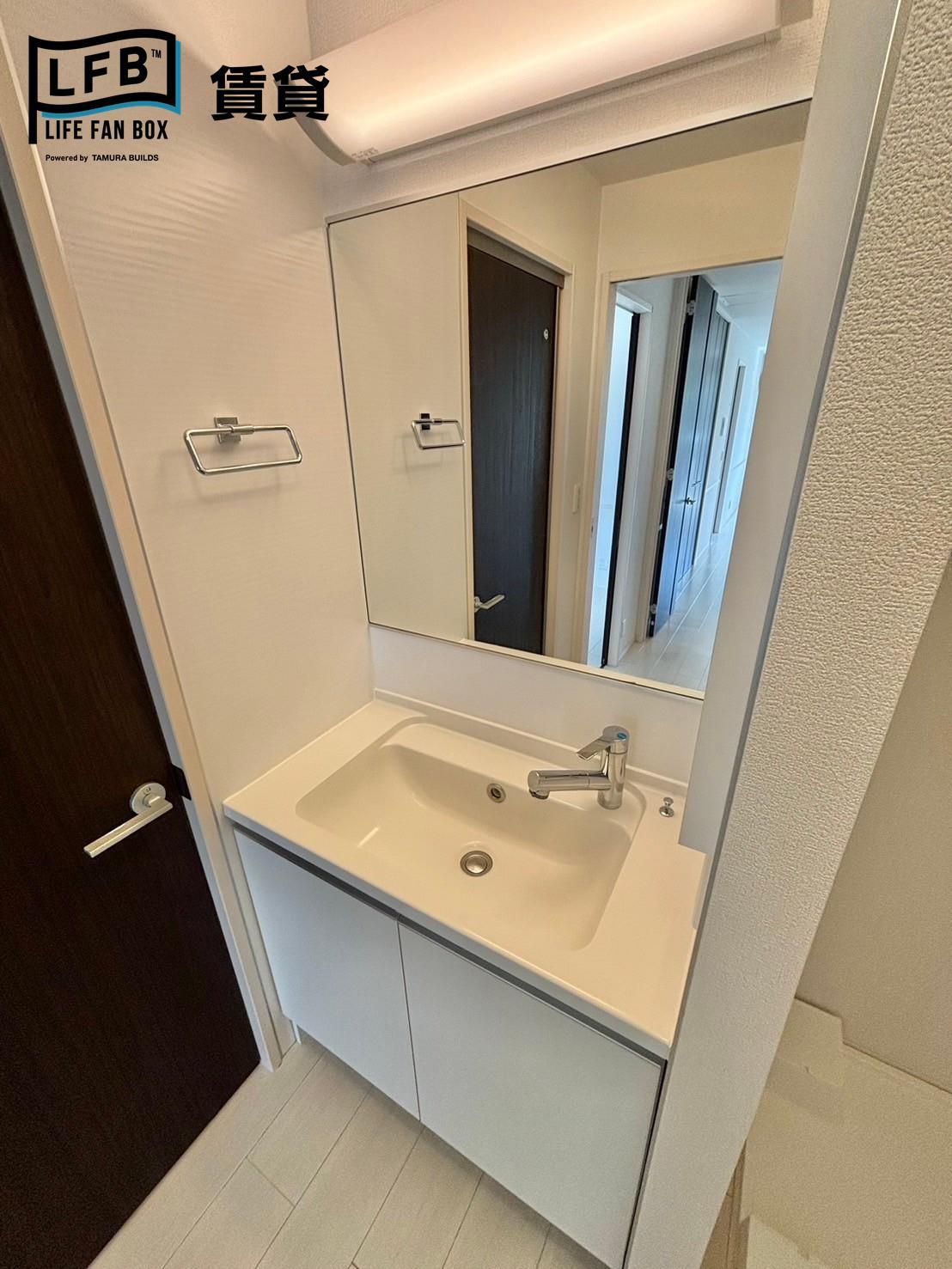 洗面設備　※２０２号室の写真です