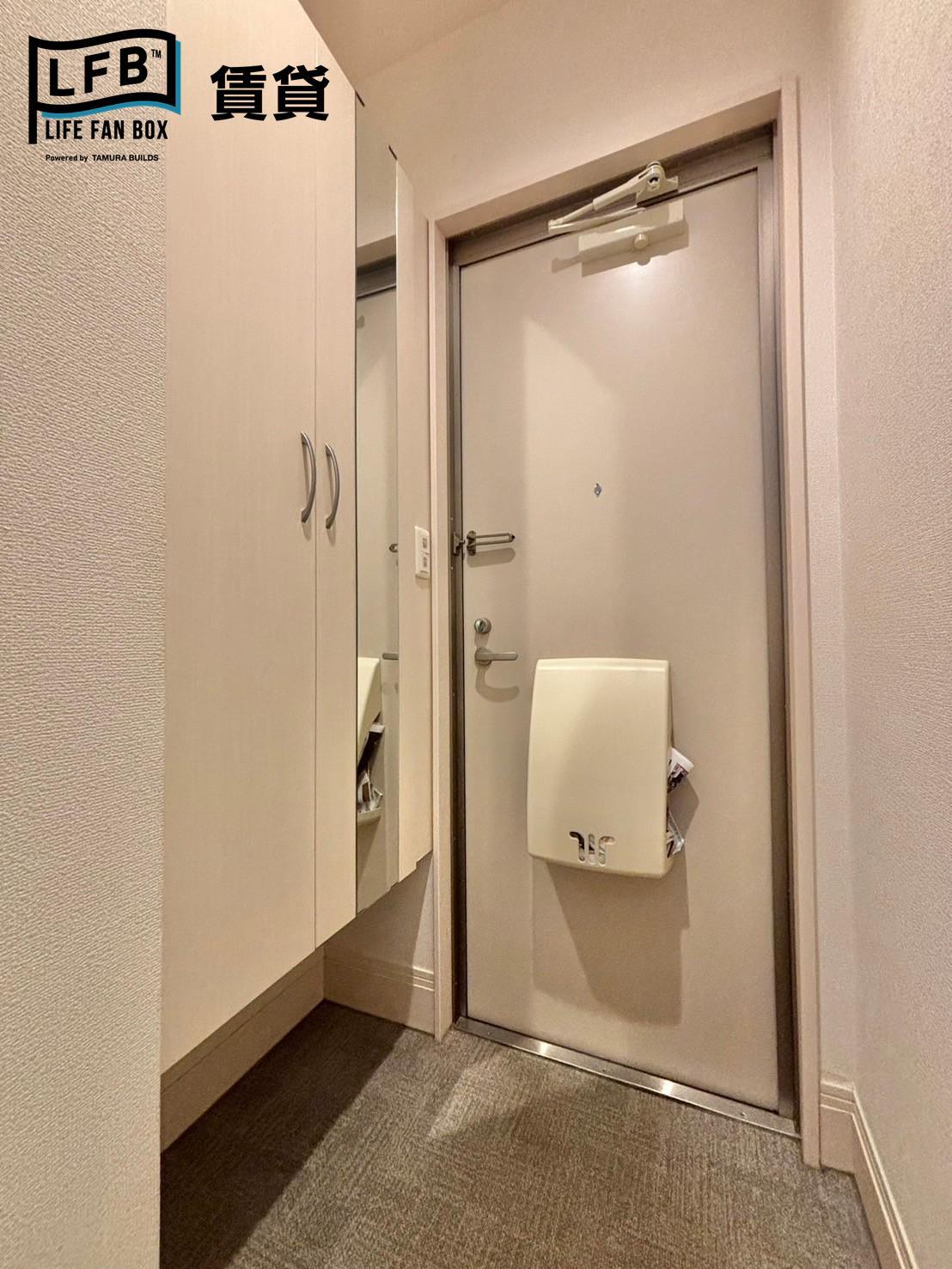 玄関　※２０２号室の写真です