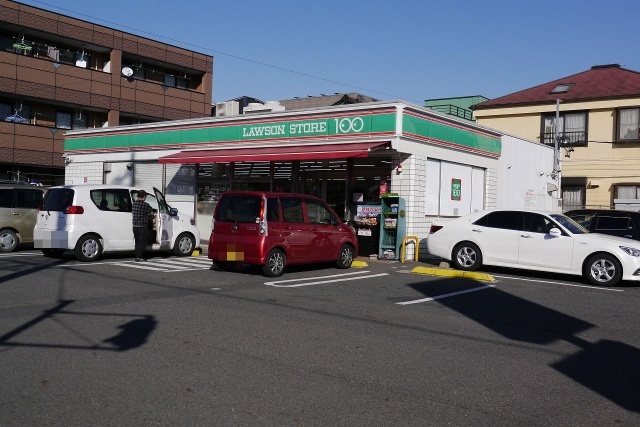 コンビニ　ローソンストア１００北名古屋鹿田店（コンビニ）まで384m