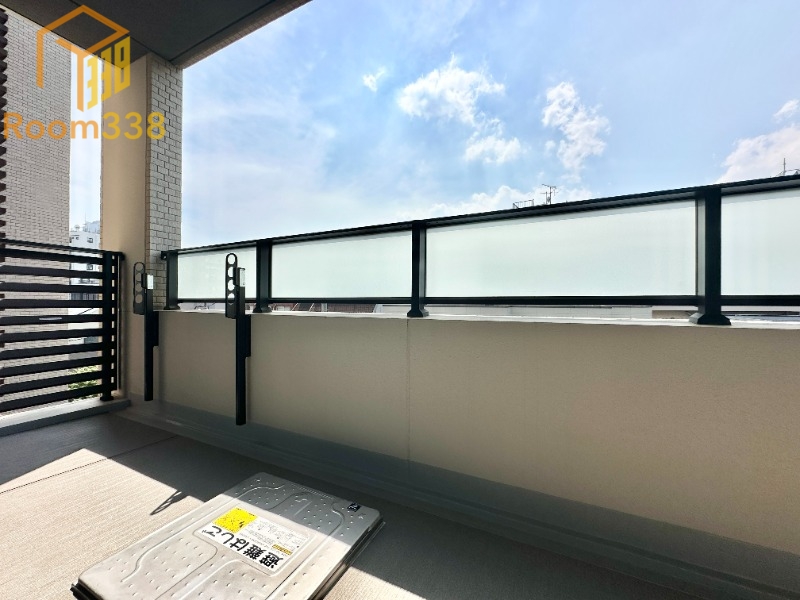 バルコニー　同建物の別室につき現況優先します