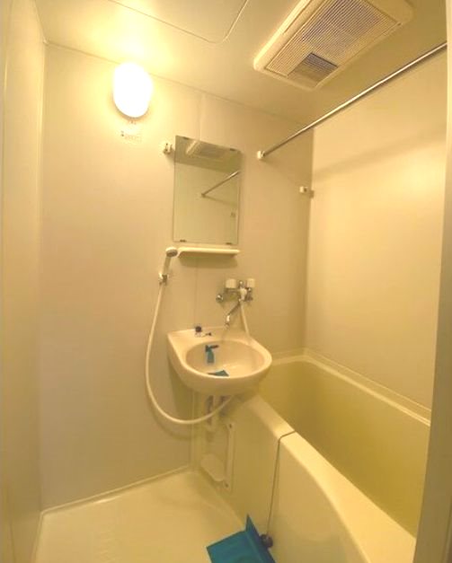 バス・シャワールーム　反転