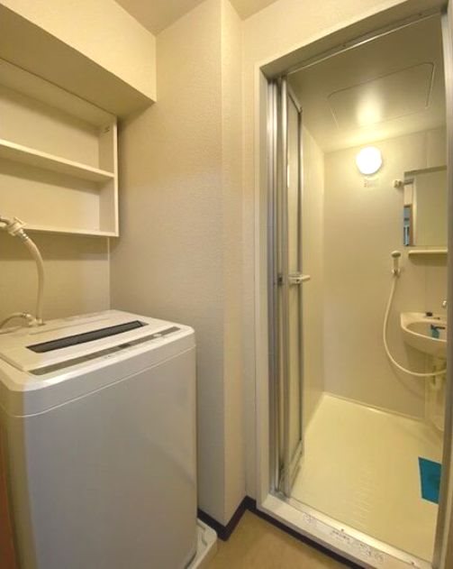 バス・シャワールーム　反転