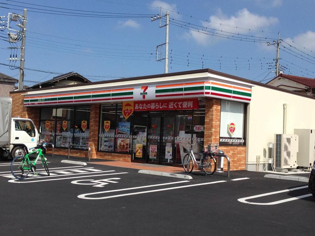 コンビニ　セブンイレブン越谷登戸町店（コンビニ）まで140m
