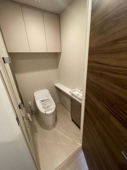 トイレ　手洗いカウンター付