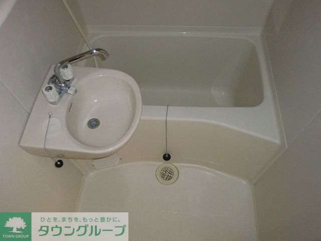 洗面設備　設備・仕様は号室により異なる為、現況を優先致します。