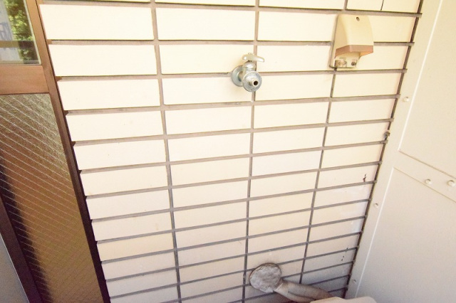 バルコニー　洗濯機置き場