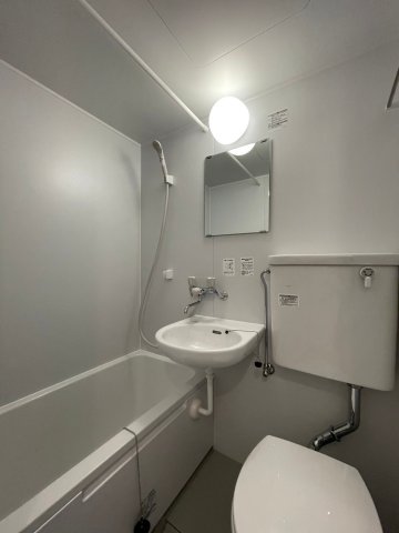 バス・シャワールーム　コンパクトで使いやすいお風呂です