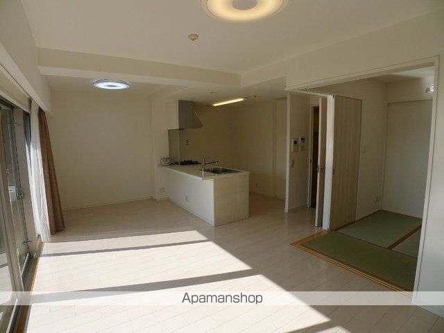 アルファステイツ江平小前の居間写真