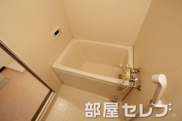 バス・シャワールーム　追い焚き機能付きのきれいなお風呂です。