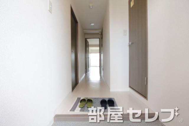 玄関　玄関から見ても明るいですね。