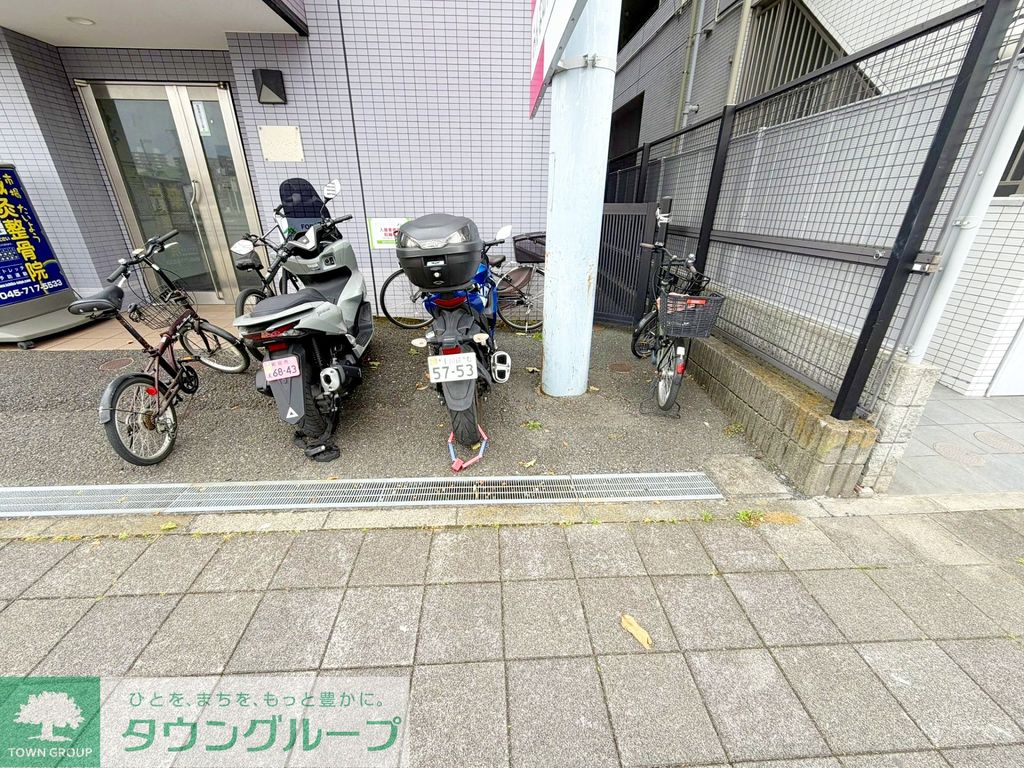 駐車場　駐車場