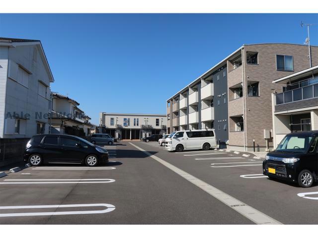 駐車場　駐車場