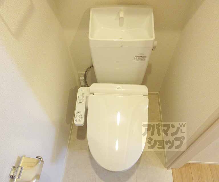 トイレ　勿論ウォシュレット付き
