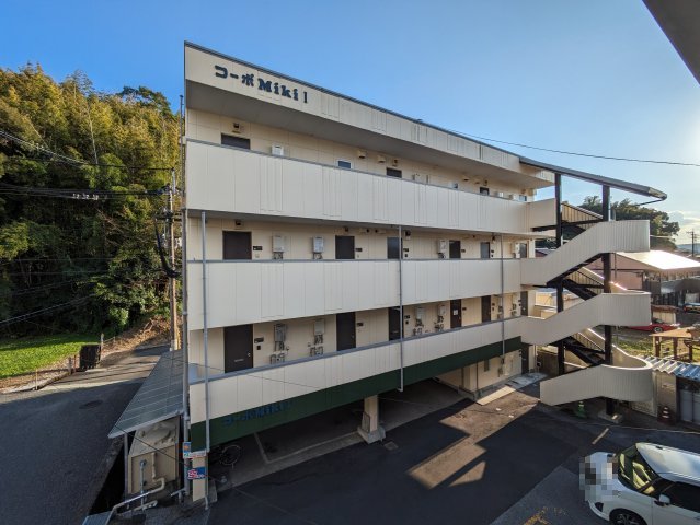 建物外観　現況が相違する場合は現況を優先致します。