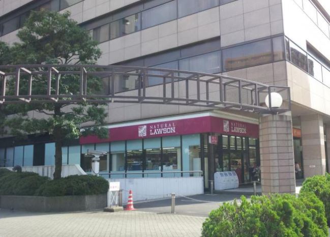 コンビニ　ナチュラルローソン芝浦海岸通店（コンビニ）まで106m