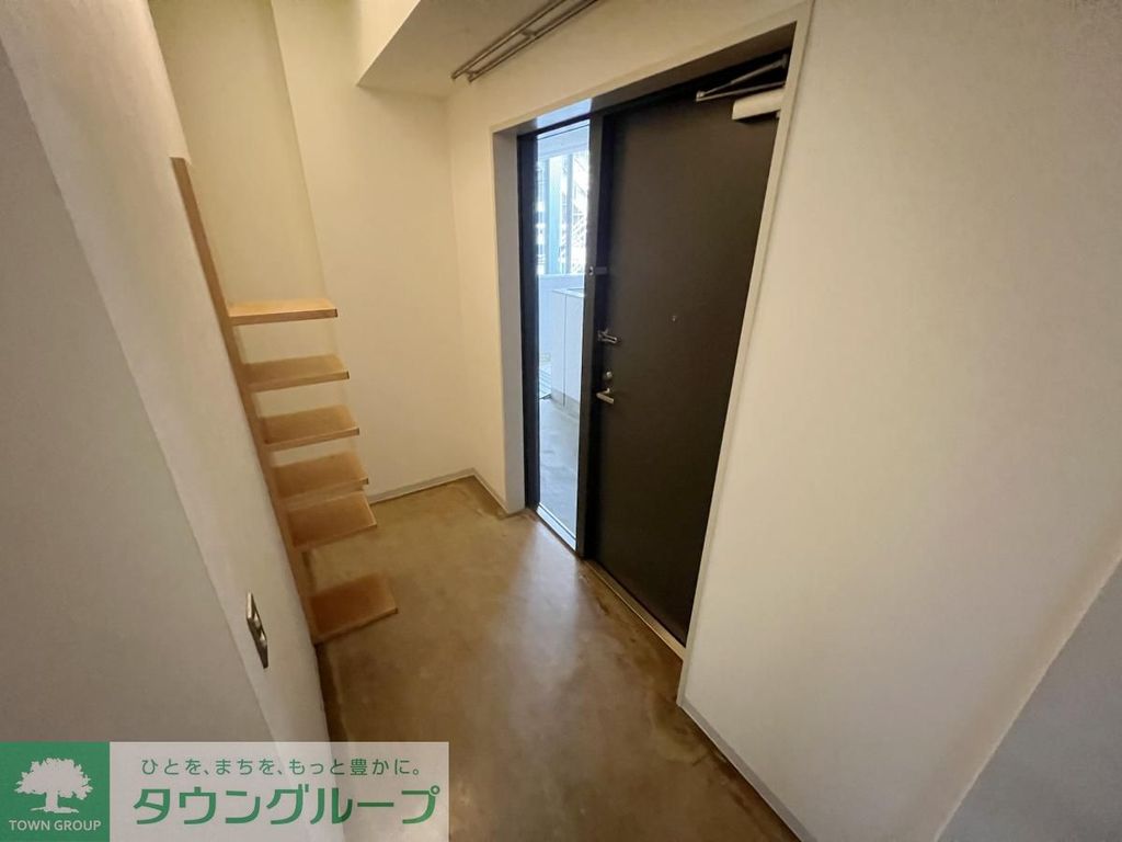 玄関　※別部屋参考写真です