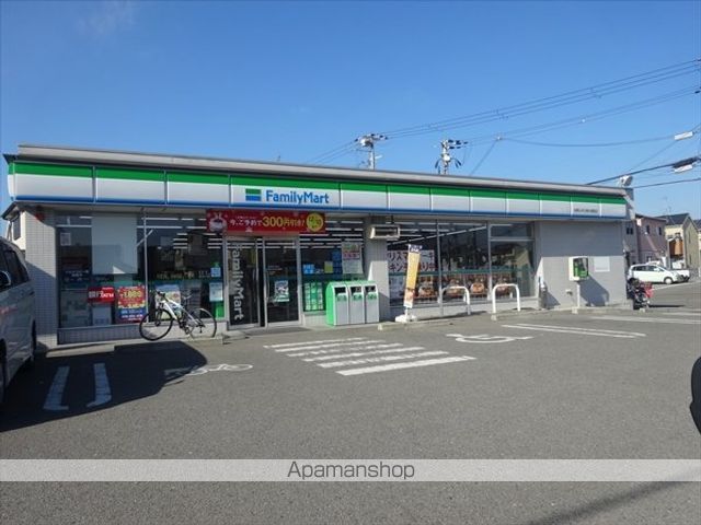 コンビニ　ファミリーマート（コンビニ）まで421m