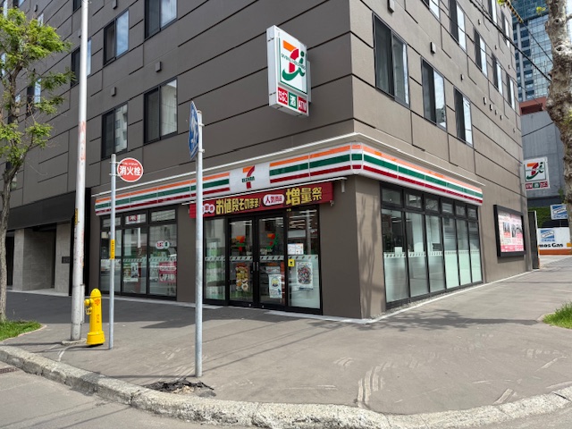 コンビニ　セブンイレブン南5条店（コンビニ）まで40m