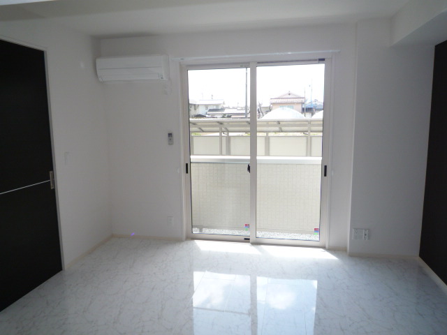 居室・リビング　大理石調のリビング