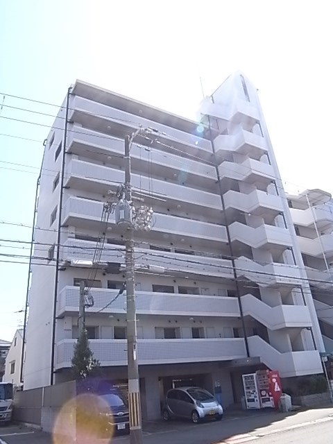 澤村マンションの建物外観
