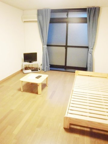 居室・リビング　同タイプ室内  ベッドは付きません。