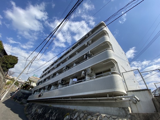 広島市西区高須のマンションの建物外観