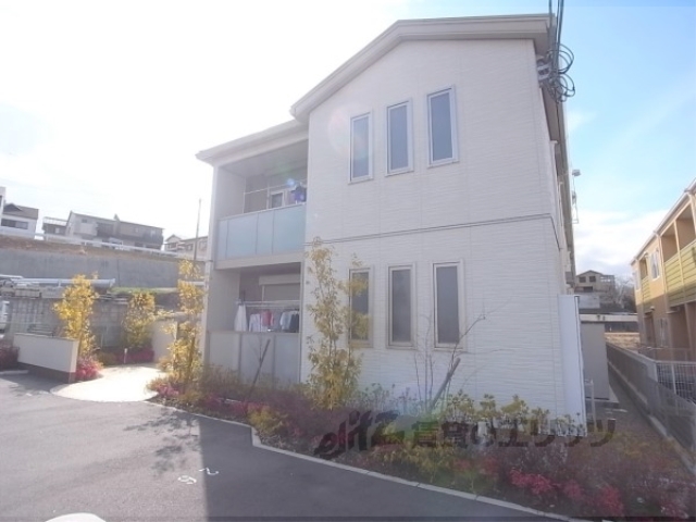 亀岡市篠町浄法寺のアパートの建物外観