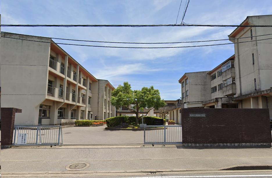 中学校　周西南（中学校）まで1400m