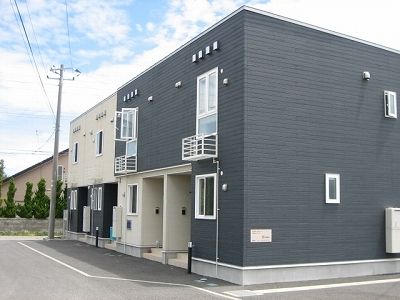 【北蒲原郡聖籠町大字網代浜のアパートの建物外観】