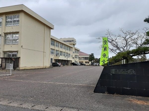 【北蒲原郡聖籠町大字網代浜のアパートの小学校】