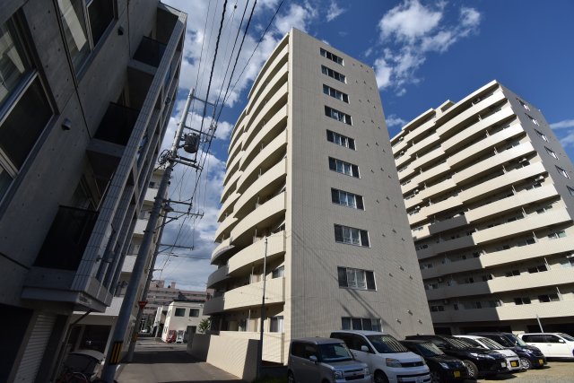 【グランカーサ永山公園通 westの建物外観】