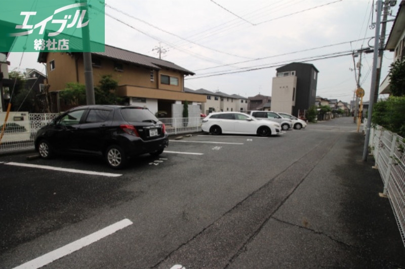 駐車場　駐車場