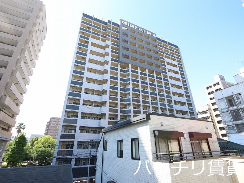 【福岡市博多区住吉のマンションの建物外観】