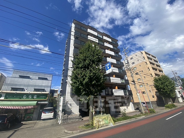 名古屋市中村区鳥居西通のマンションの建物外観