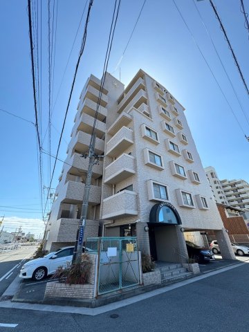 【丸美ロイヤル北浜田の建物外観】