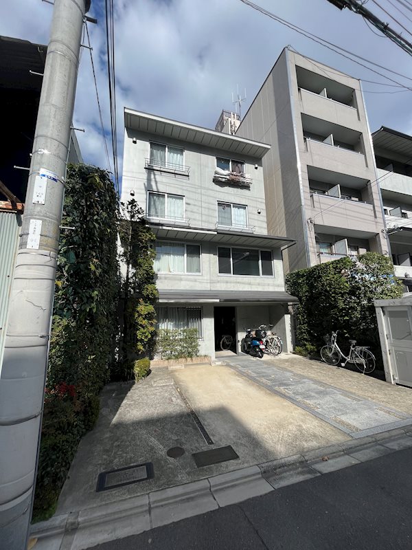 京都市上京区藪之内町のマンションの建物外観