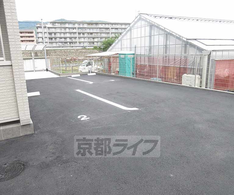 【メルヴェーユの駐車場】