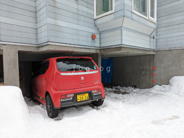 【札幌市西区琴似三条のアパートの駐車場】