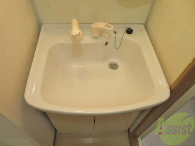 洗面設備　洗面は独立になっているので忙しい朝もばっちりですね。