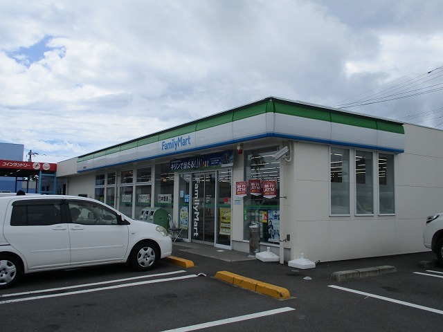 コンビニ　ファミリーマート宮崎港前店（コンビニ）まで641m
