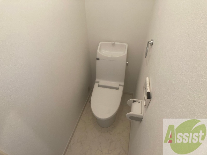 トイレ　ウォシュレット機能がついたトイレ。安心して使用できますね。