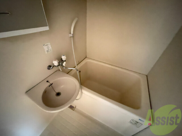 バス・シャワールーム　浴槽は一人にはちょうど良い広さと感じました！