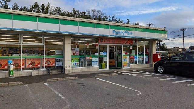 コンビニ　ファミリーマート茂原新小轡店（コンビニ）まで800m