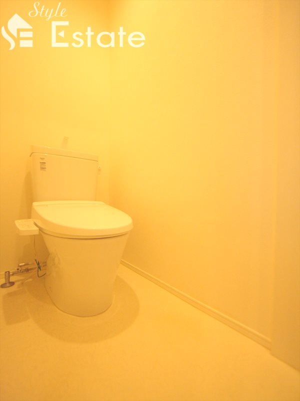 トイレ　温水洗浄便座付シャワートイレ