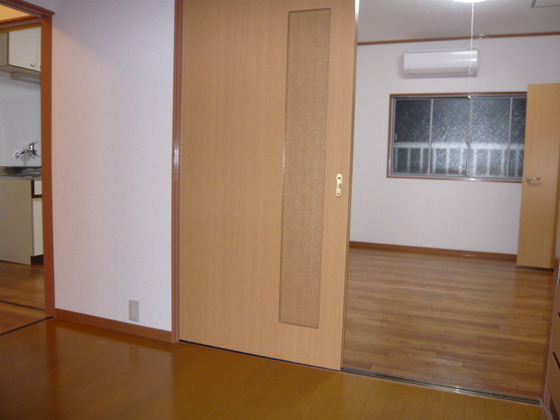 居室・リビング　※別号室の写真です